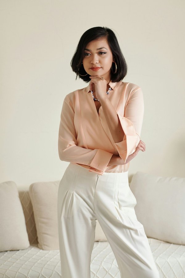 Comment styliser des robes mi-longues pour des occasions formelles?